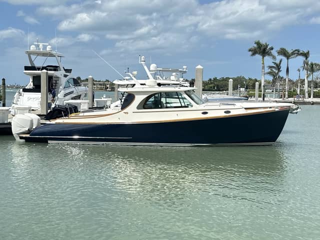 2022 Hinckley 35 OB