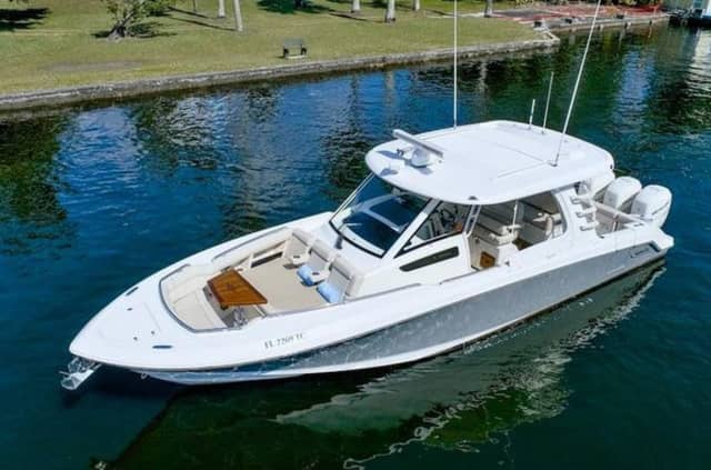 2019 Boston Whaler 350 Realm