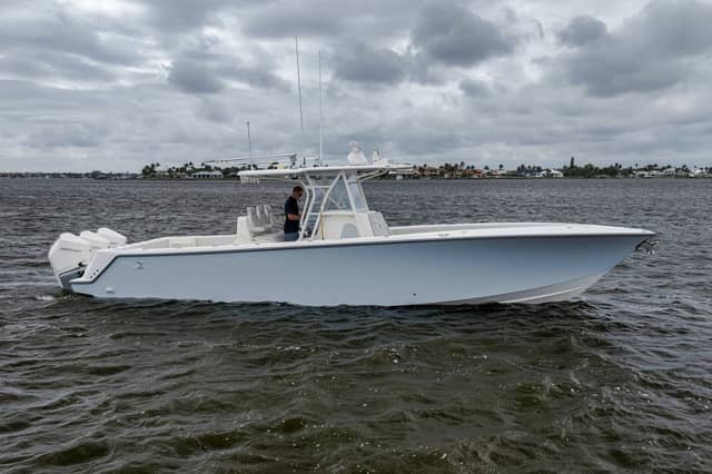 2022 SeaVee 370Z