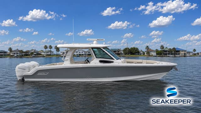 2019 Boston Whaler 350 Realm