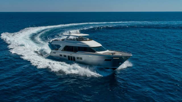 2012 Lazzara Yachts Breeze
