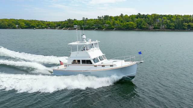 2019 Lowell Flybridge
