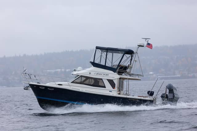 2016 Cutwater C-30 Command Bridge