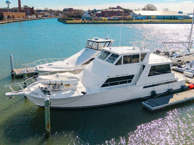2000 Viking Cockpit Sport Yacht