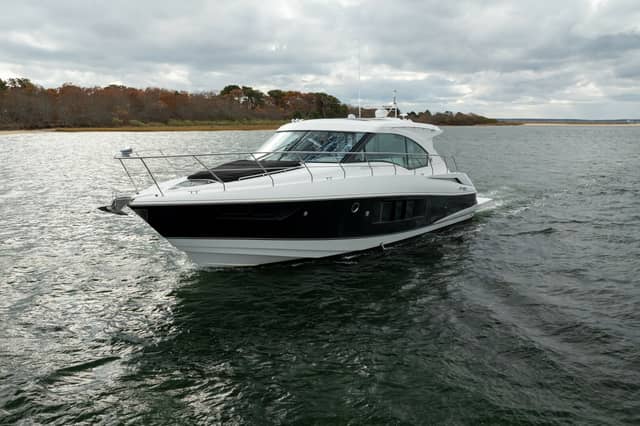 2014 Cruisers Yachts