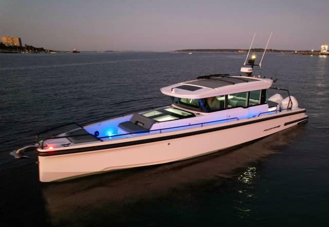 2022 Axopar 37 XC Cross Cabin