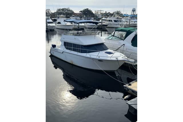 1996 Carver 320 Voyager