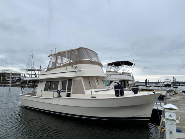 2005 Mainship 400