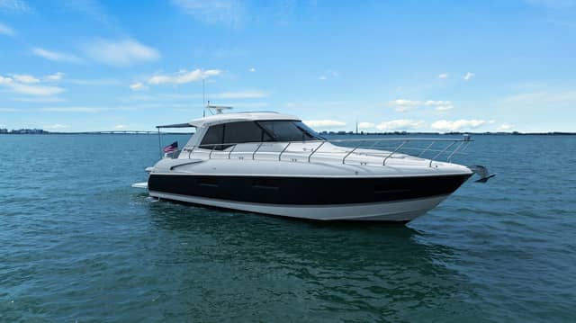 2014 Cruisers Yachts 48 Cantius