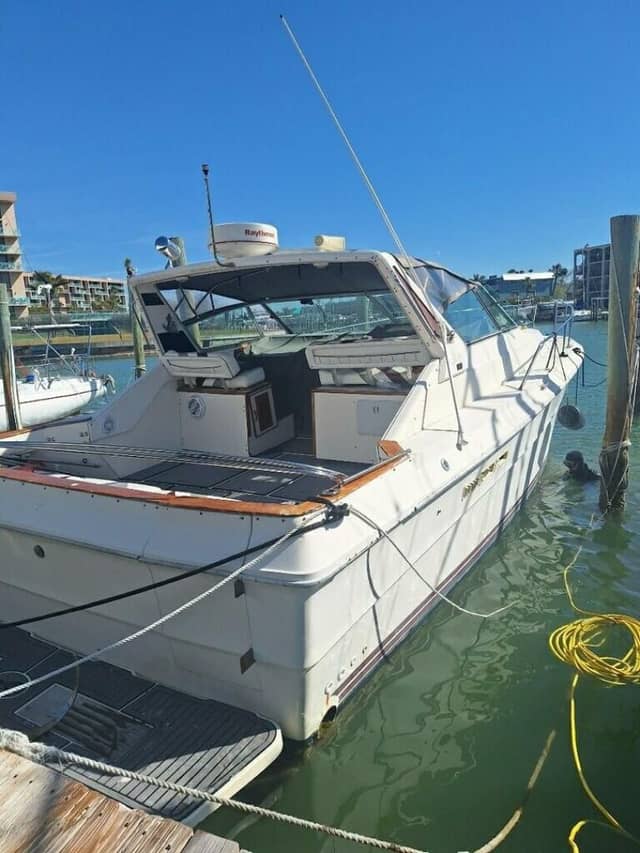 1985 Sea Ray 390 Express Cruiser