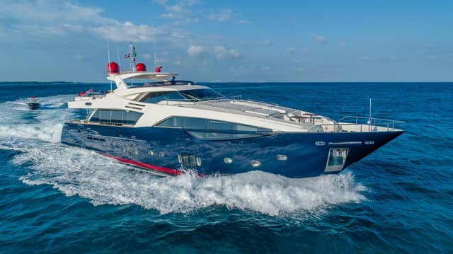 2012 Custom Line Raised Pilothouse