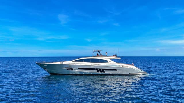 2010 Lazzara Yachts LSX 92