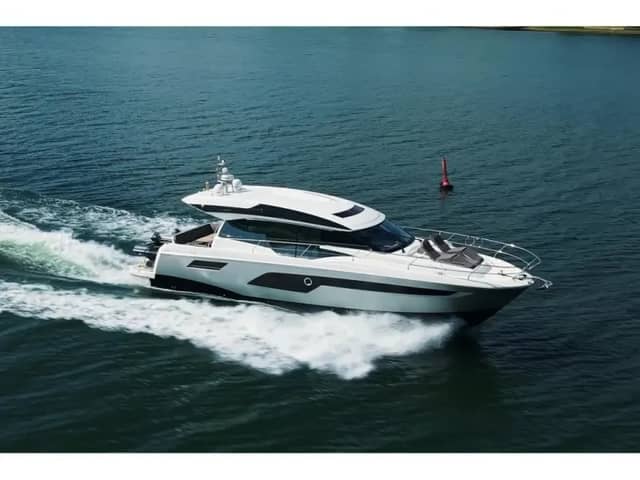 2018 Present Yachts 520S
