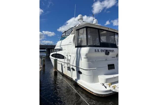 2004 Carver 466 Motor Yacht