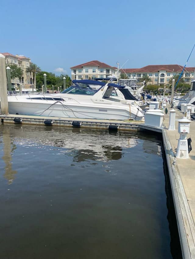 1993 Sea Ray 440 Sundancer