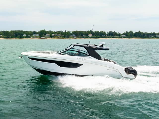 2021 Cruisers Yachts