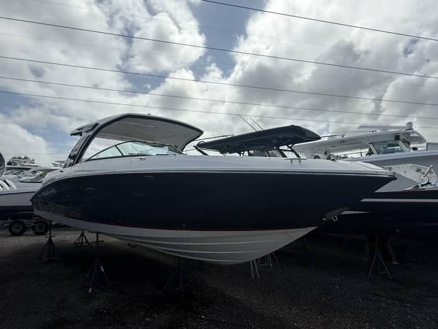2020 Sea Ray 350 SLX Outboard