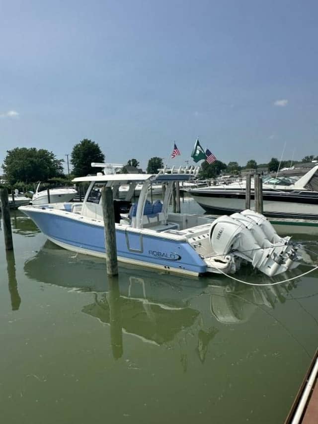 2023 Robalo R360