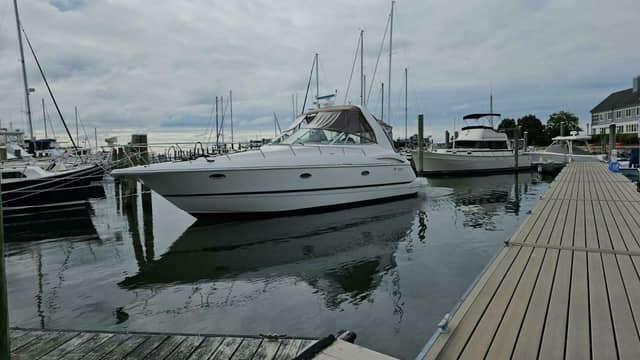 2001 Cruisers 3672 Express