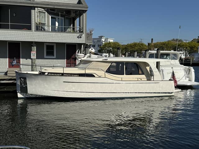2013 Greenline 33