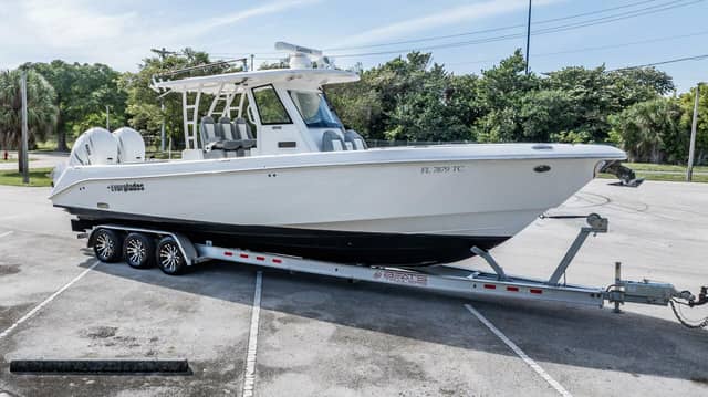 2021 Everglades 335 Center Console
