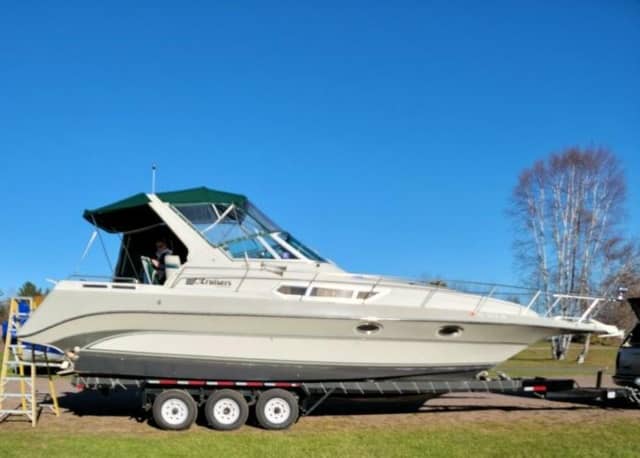 1989 Cruisers Yachts Esprit 3270