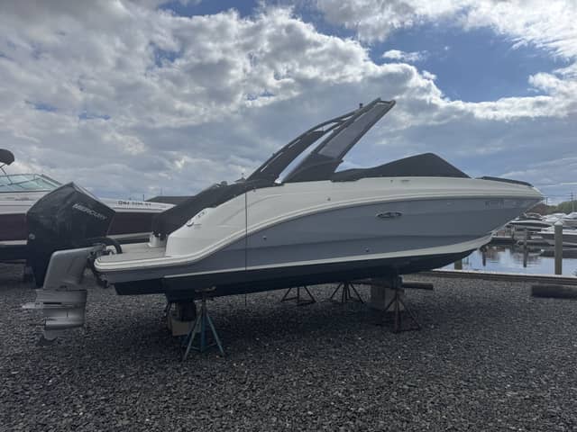2024 Sea Ray SDX 250 Outboard