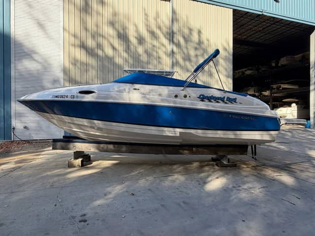 2008 Regal 2450 Cuddy