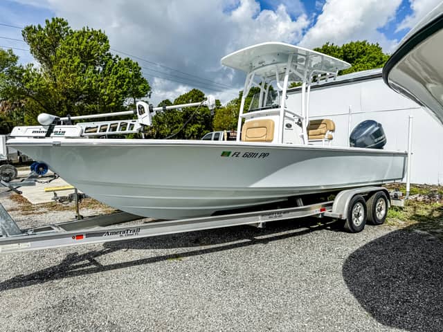 2014 Sportsman Masters 247 Bay Boat