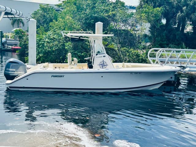 2016 Pursuit C 238 Center Console