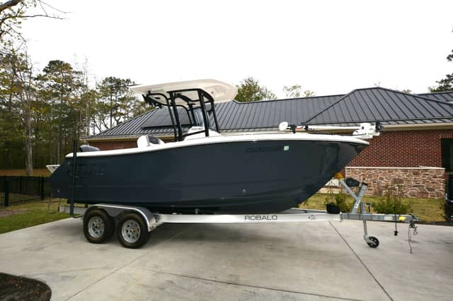 2023 Robalo R230