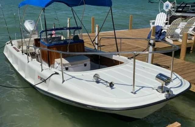 1972 Boston Whaler 21 Outrage Rib Side