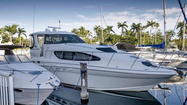 2004 SEA RAY Motor Yacht