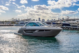2019 CRUISERS YACHTS 50 Cantius