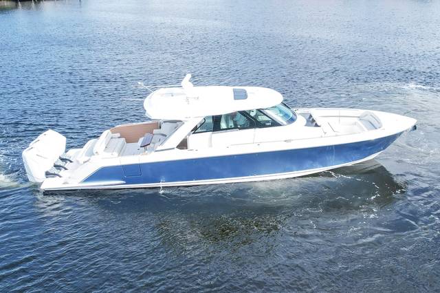 2022 TIARA YACHTS 48 LS