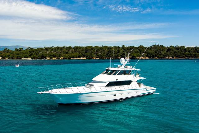 2002 HATTERAS 86 Convertible