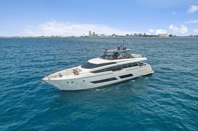 2021 FERRETTI YACHTS 850