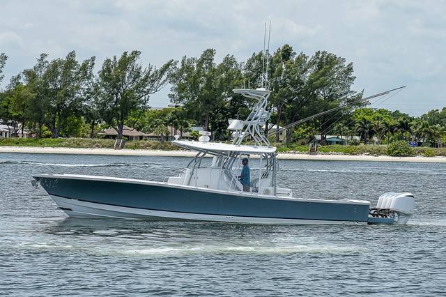 2017 REGULATOR 41 CC