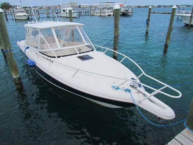 2000 INTREPID POWERBOATS INC. 366 Cuddy