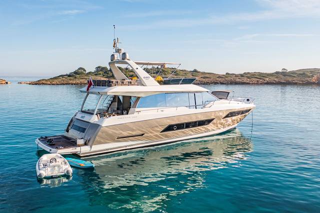 2016 PRESTIGE 680 Fly