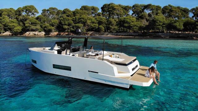 2024 DE ANTONIO YACHTS