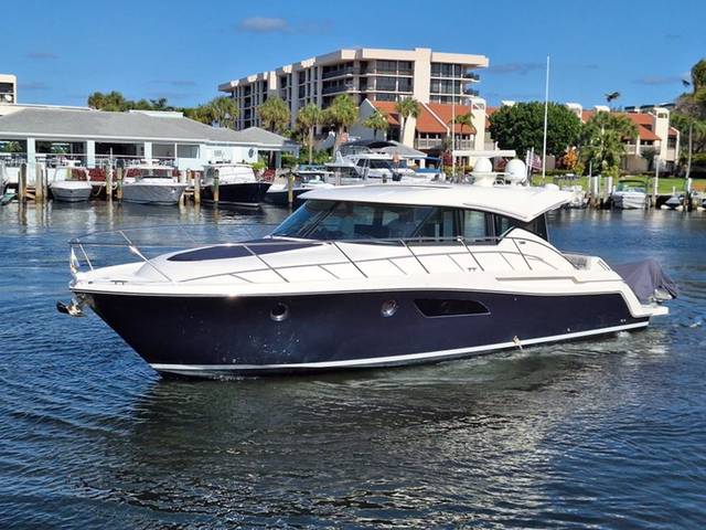 2016 TIARA YACHTS 44 Coupe
