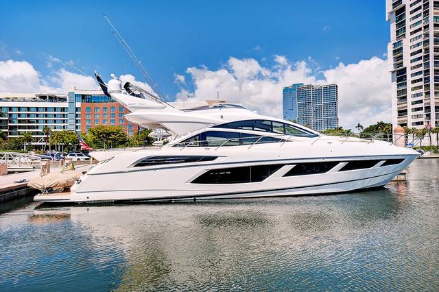 2017 SUNSEEKER 68 Sport Yacht