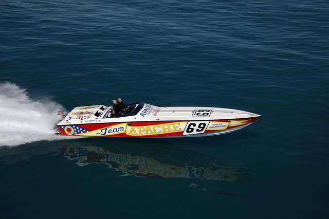 1985 APACHE 41 Race Done Aronow Design