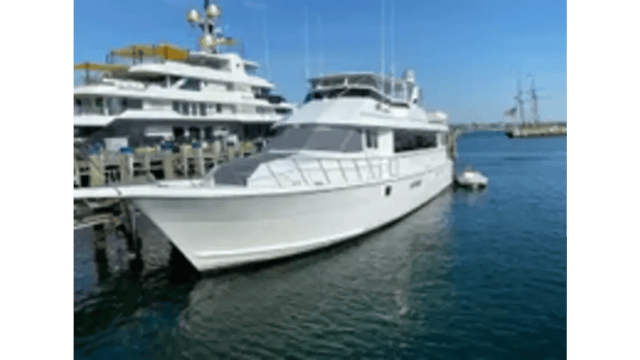 1999 HATTERAS 74 Sport Deck