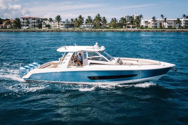 2017 BOSTON WHALER
