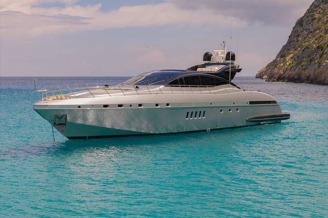 2005 MANGUSTA 92