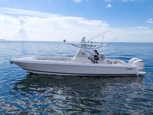 2014 INTREPID 327 Center Console