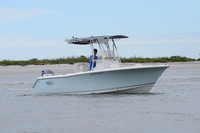 2017 SEA HUNT Triton 225