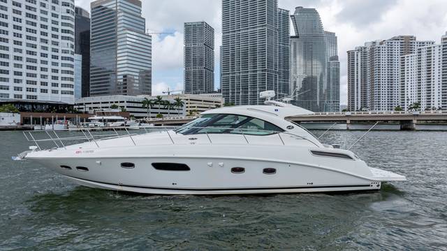 2009 SEA RAY 43 Sundancer